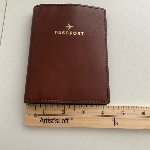 Fossil Brown Leather Passport Holder with Luggage Tag NWOT - Picture 6 of 7